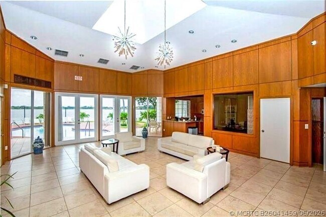 Building Photo - 2850 N Oakland Forest Dr
