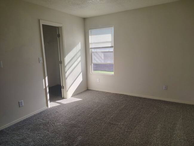 Building Photo - COMING SOON- 3 Bed 2 Bath aprox 1183 Sq Ft Unser and Northern OPEN HOUSE 07.08.26 6:15-7:00