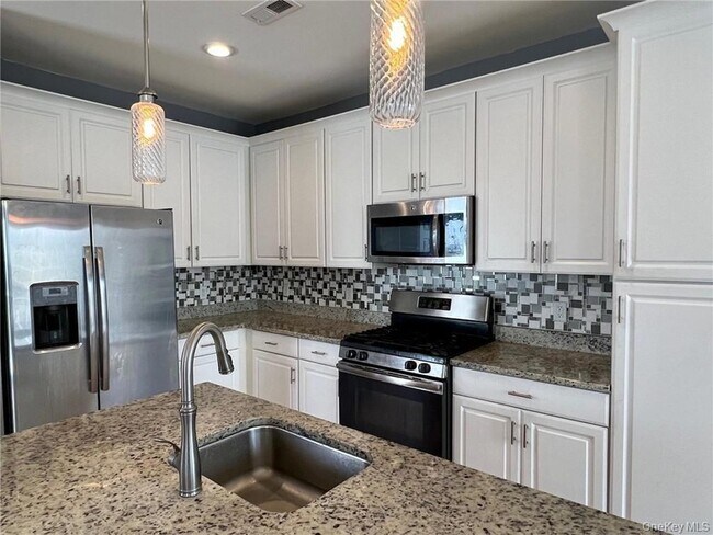 Building Photo - 95 Meadow View Dr