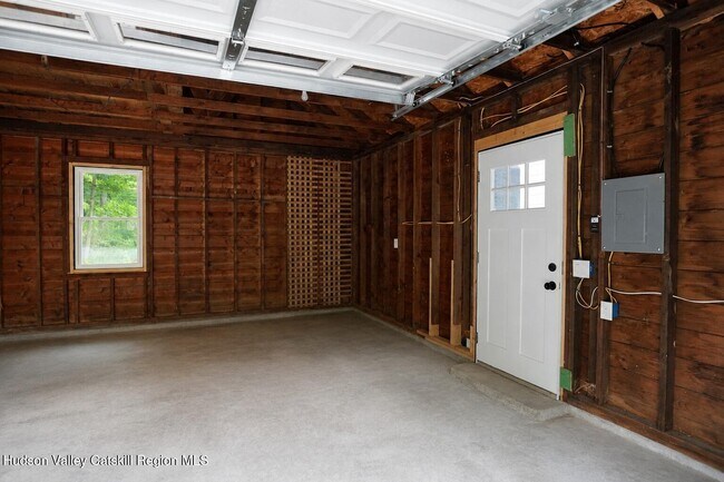 Building Photo - 490 Mill St