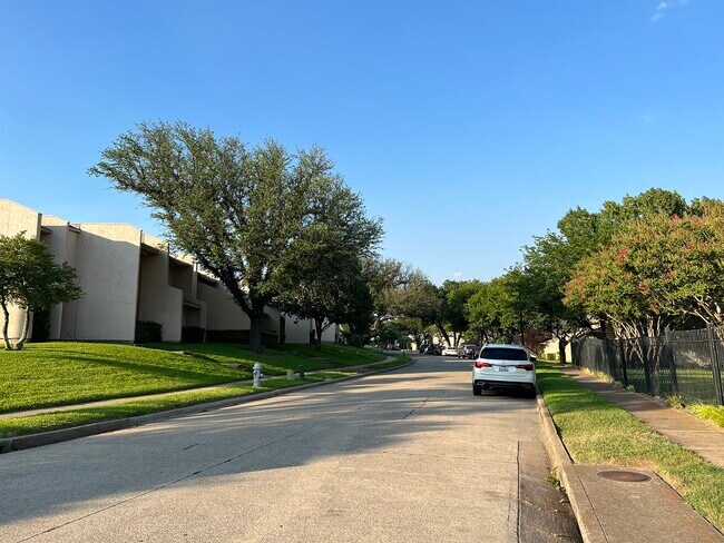 Building Photo - 324 Arborview Dr