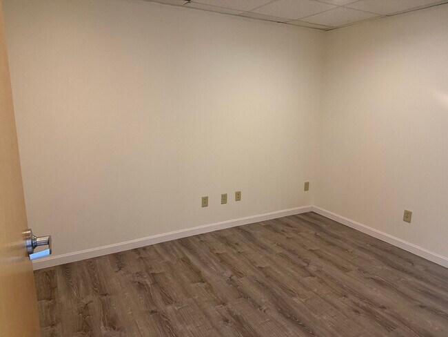 Building Photo - 1565 Main St