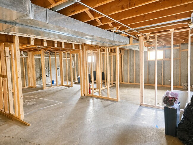 Building Photo - 1462 Glen Ellyn Rd