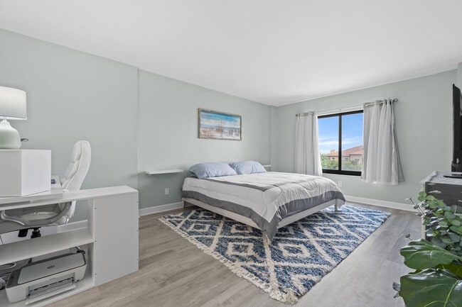 Building Photo - 801 S Ocean Dr