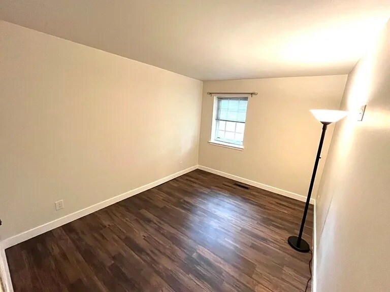 Building Photo - 429 Drummers Ln