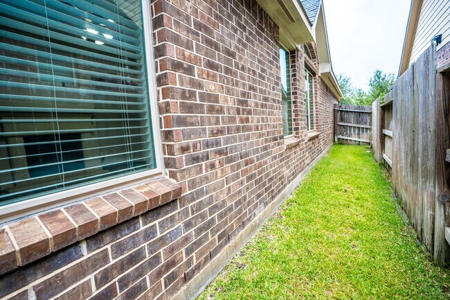 Building Photo - 2230 Falcon Brook Dr