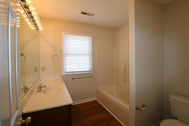 Building Photo - 1517 Bethesda Woods Ln