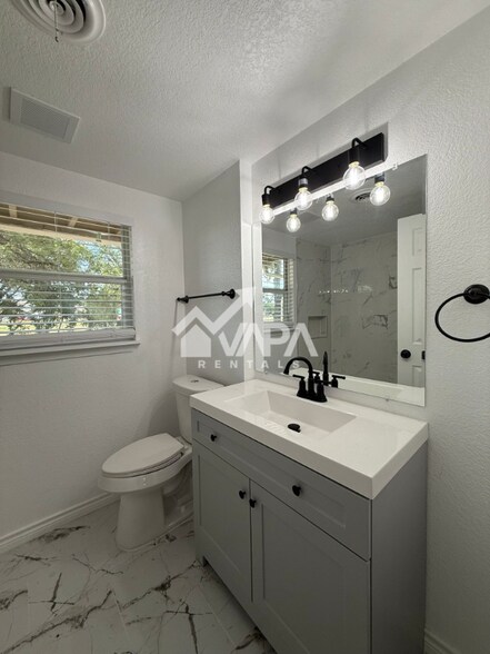 Building Photo - 1235 Arroya Vista Dr