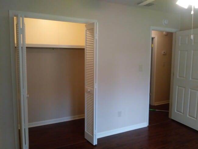 Building Photo - 1627 Coombs Dr