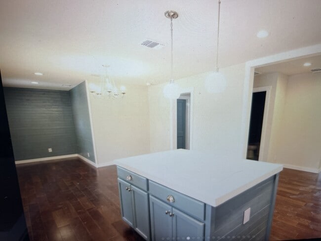 Building Photo - 226 Venice St