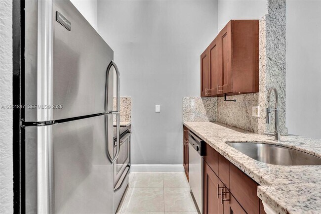 Building Photo - 2851 N Oakland Forest Dr