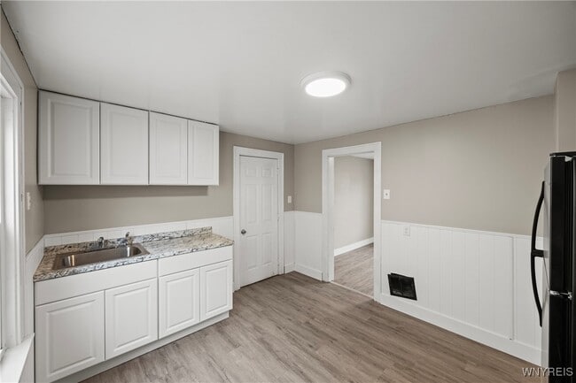 Building Photo - 2615 Genesee St