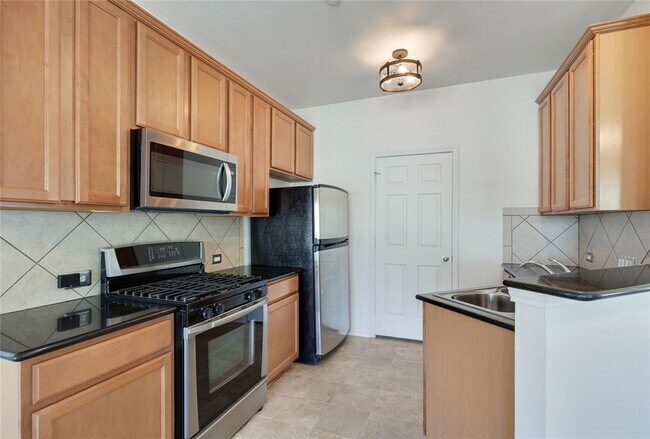 Building Photo - 9201 Brodie Ln