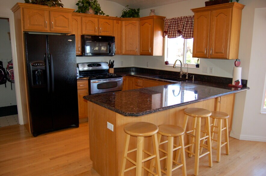 Kitchen - 454 E 800 N