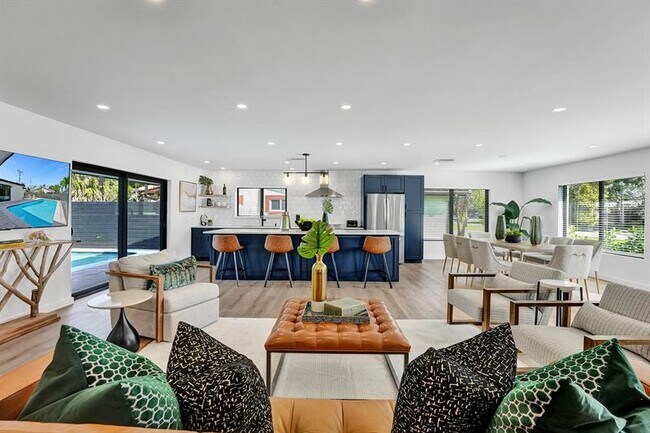 Building Photo - 5501 NE 18th Terrace