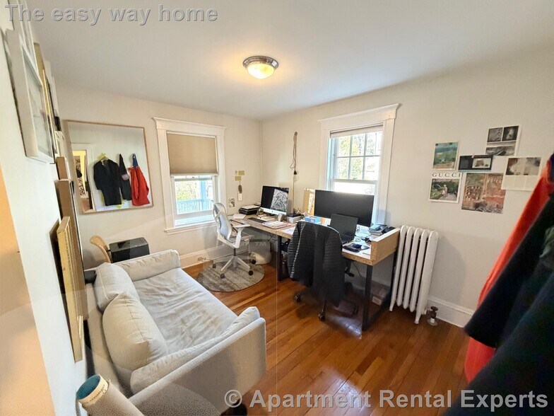 Building Photo - 138 Larch Rd