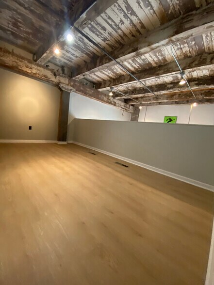 Building Photo - 326 Nelson St SW