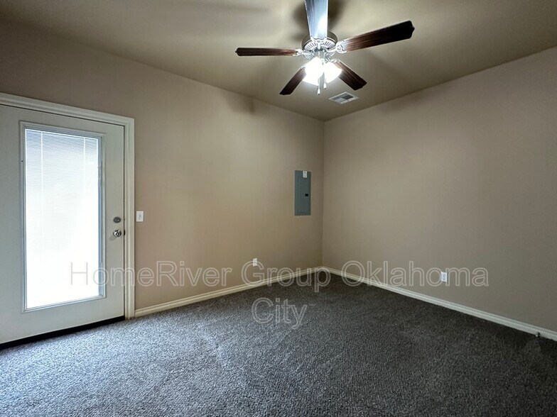 Building Photo - 905 SW 92nd St