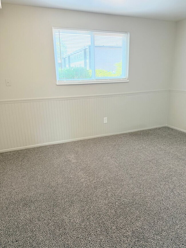 Building Photo - 1805 Eagle View Dr