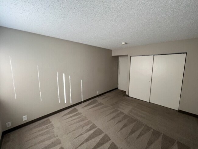 Building Photo - Multi-family Apartment Community