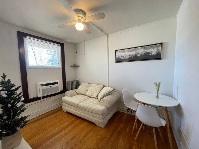 Building Photo - 28W573 Stafford Pl