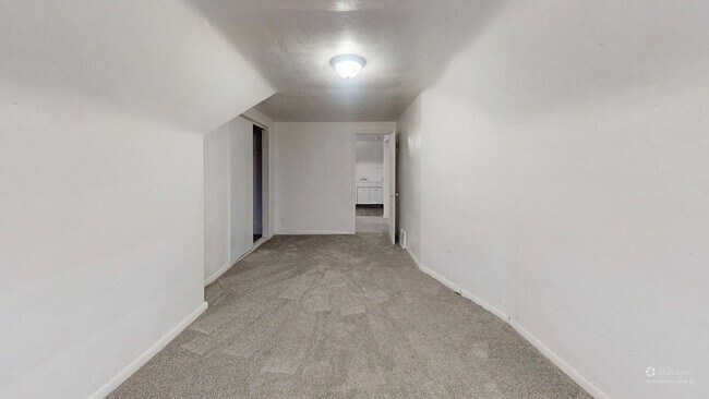 Building Photo - 3863 E 154th St