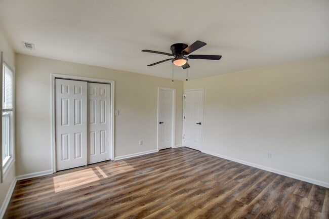 Building Photo - 3900 Raintree Ct