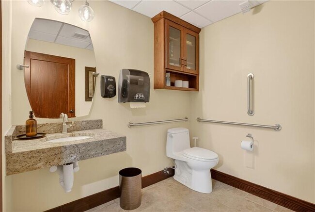 Building Photo - 750 Washington Rd