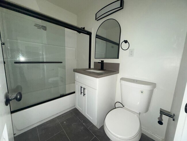 Building Photo - 2400DelM