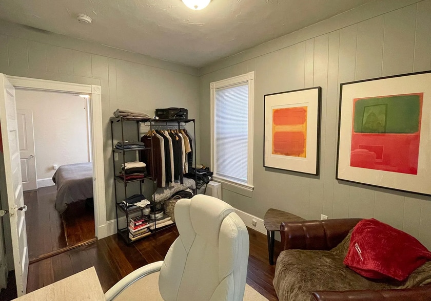 Building Photo - 439 Winthrop St