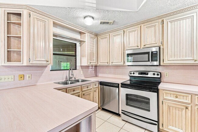 Building Photo - 4422 Egret Dr