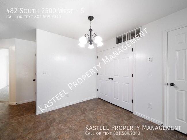 Building Photo - 482 S 2500 W