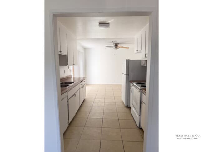 Building Photo - Spacious 2br/1ba, NEW FLOORS, LRG. Bedroooms, Private Patio, Garage!!