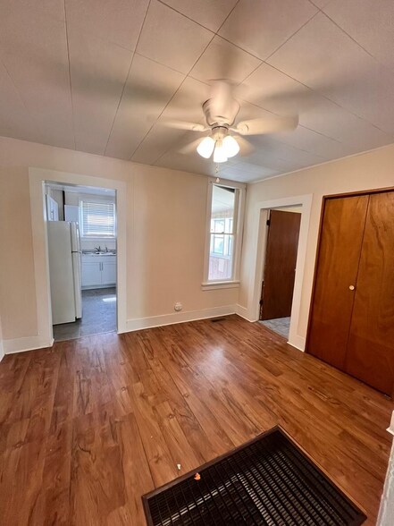 Building Photo - 407 S Anderson St