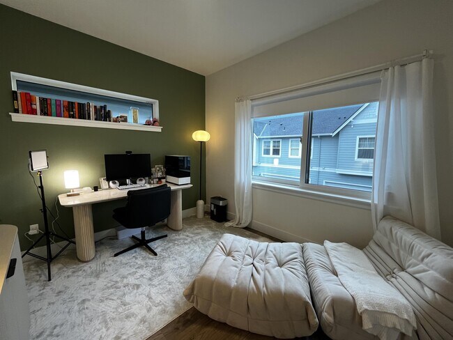 Building Photo - 4179 SE 68th Ave