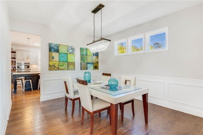 Building Photo - 1855 Kingsbury Dr