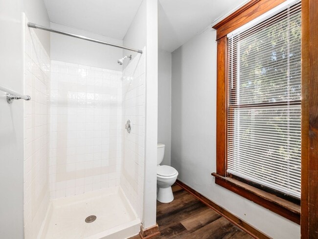 Building Photo - 1230 Indianola Ave