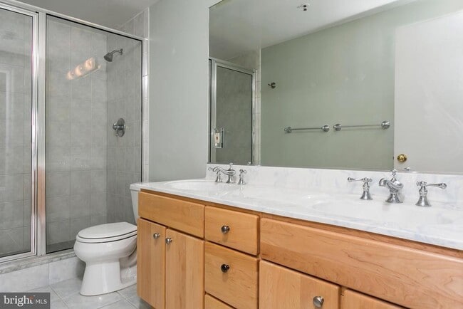 Building Photo - 250 S President St