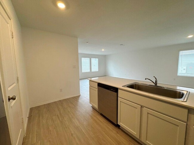 Building Photo - 109 Little Sparklers Lp