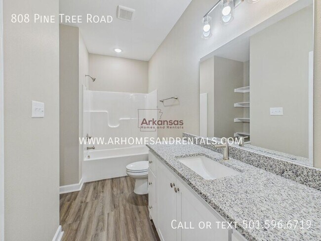 Building Photo - 808 Pine Tree Rd