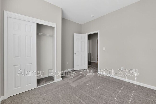 Building Photo - 425 Centerfield Dr