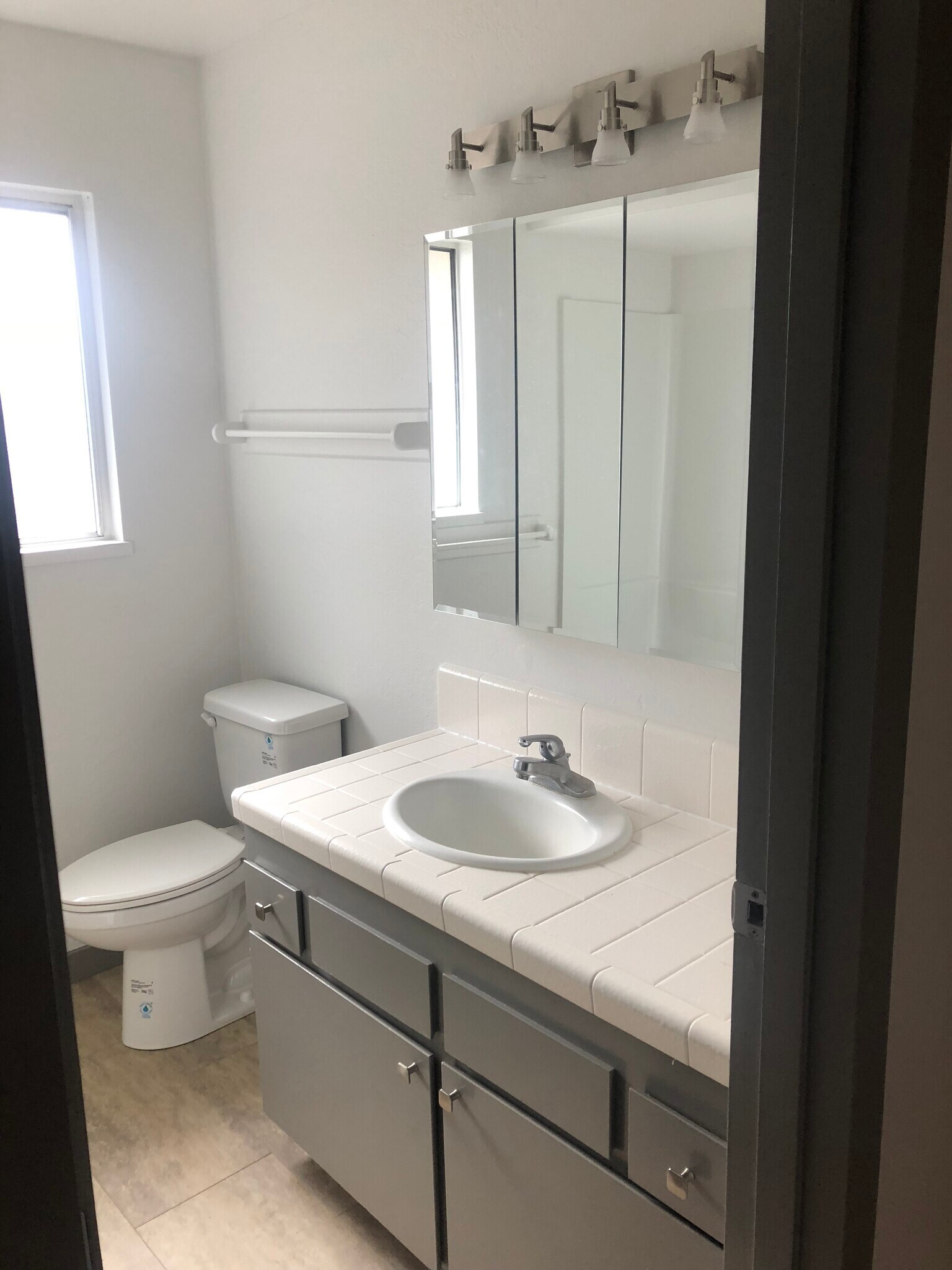 Building Photo - 305 19th St