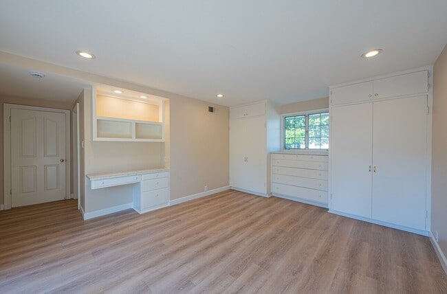 Building Photo - 509 Manor Dr