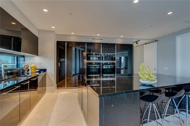 Building Photo - 18555 Collins Ave