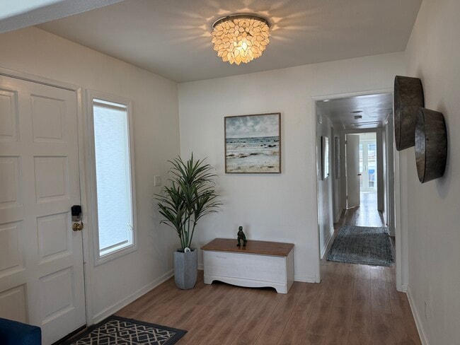 Building Photo - 837 Bard St