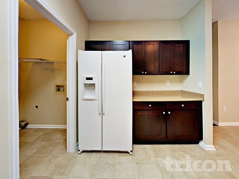 Building Photo - 9304 Twin Trail Dr