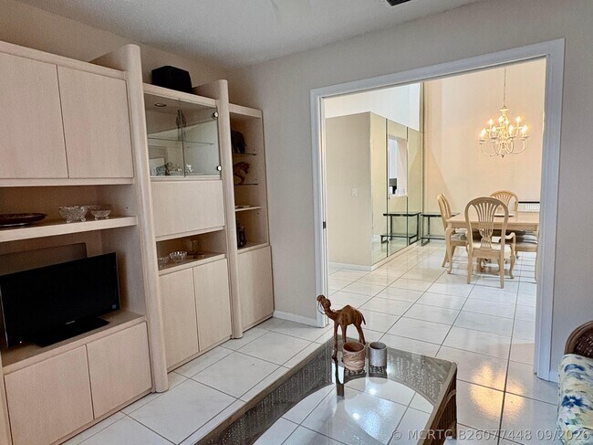 Building Photo - 7702 Majestic Palm Dr