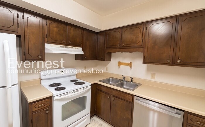 Building Photo - 8831 Millard Lee Ln