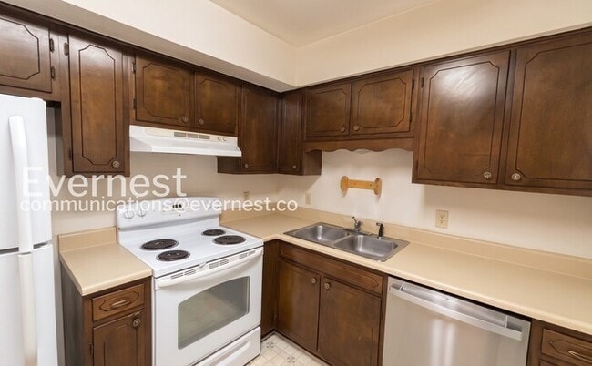 Building Photo - 8831 Millard Lee Ln