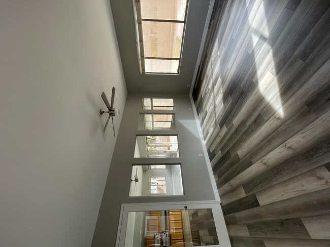 Building Photo - 2225 E Detroit St